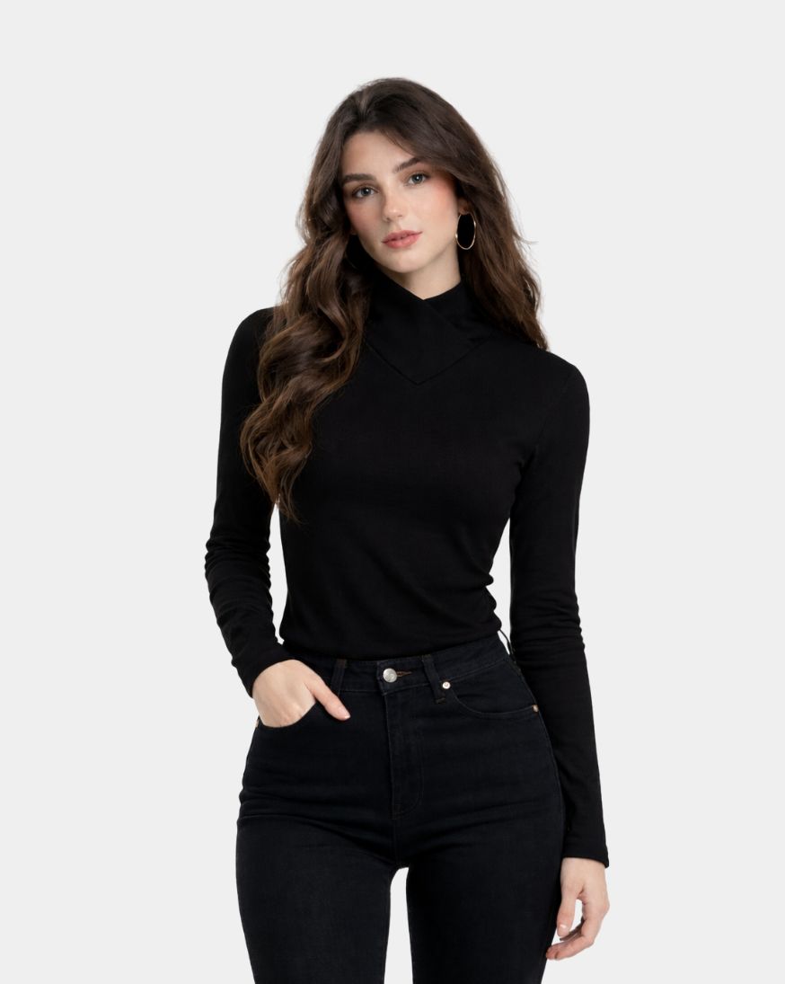 Top elegante de cuello cruzado